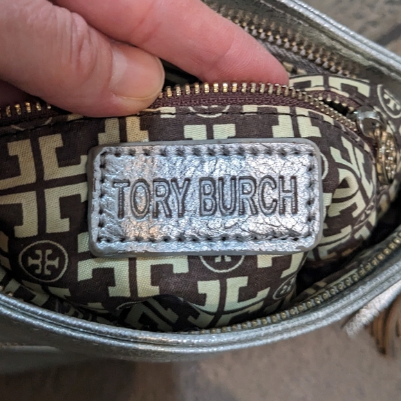 Tory Burch Soft Leather Reva Metallic Silver Clutch Shoulder Bag - Picture 9 of 16